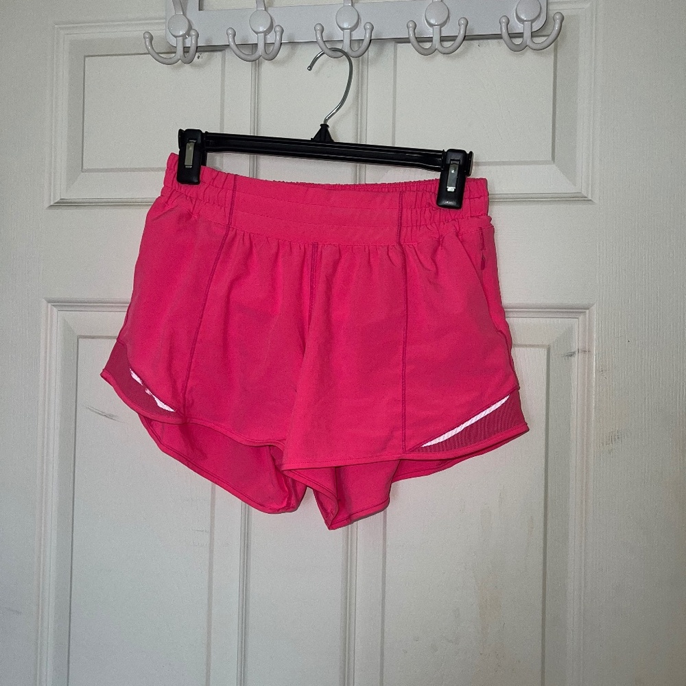 lululemon highlight pink hotty hots size 6, 4" inseam